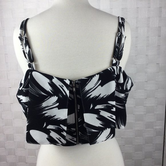 L'ATISTE by Amy Black/White Crop Top Size large - Picture 2 of 6